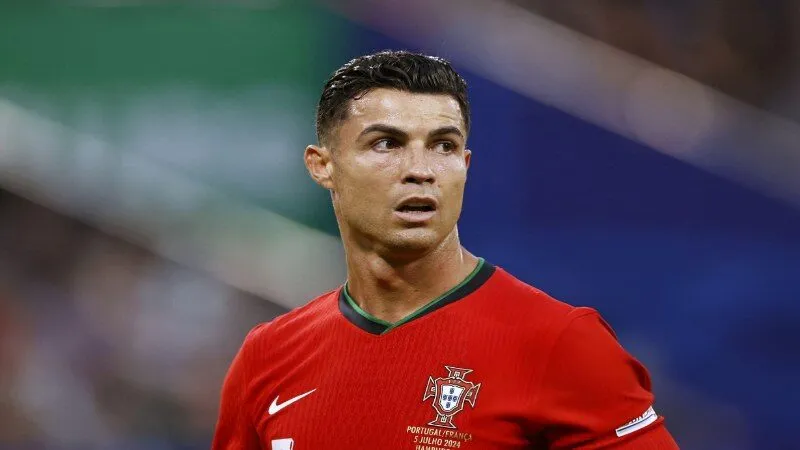 Ronaldo vô đối mọi thứ trừ danh hiệu